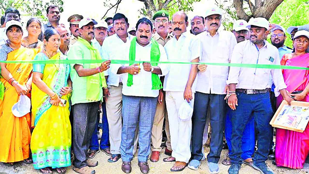 ప్రకృతి వనాలతో గ్రామాల వికాసం