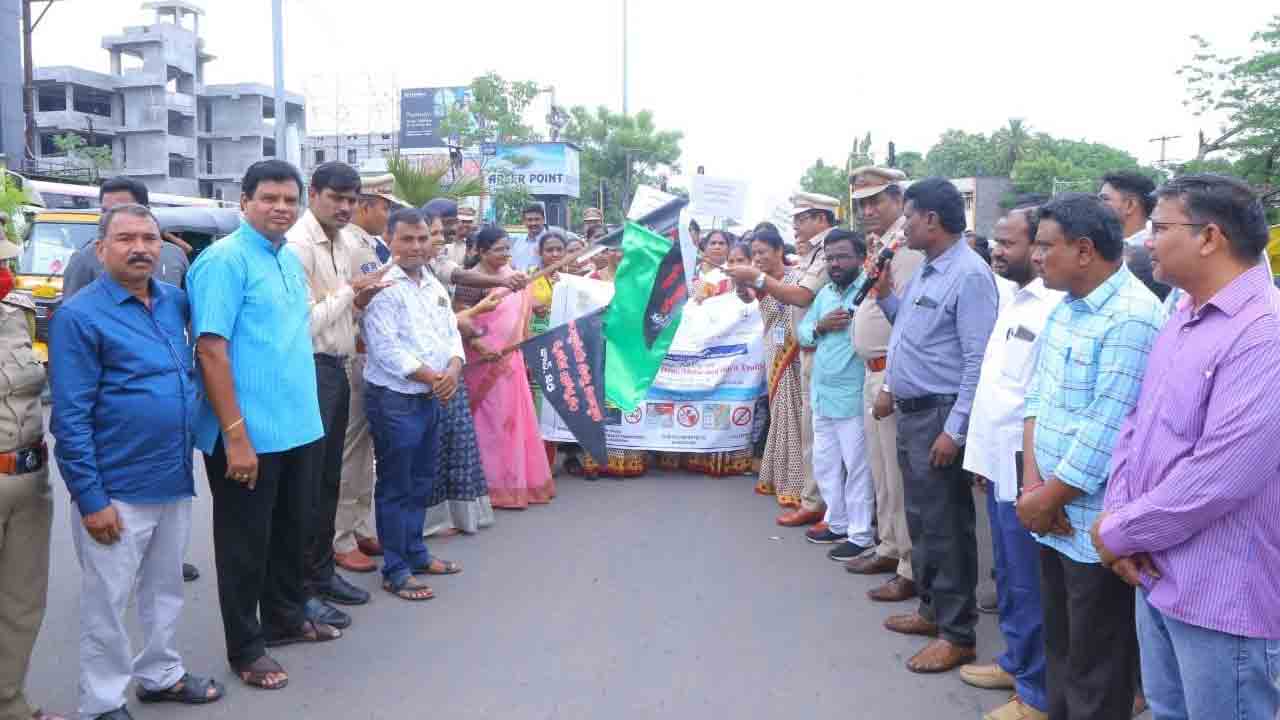 మహిళలతోనే మార్పు సాధ్యం