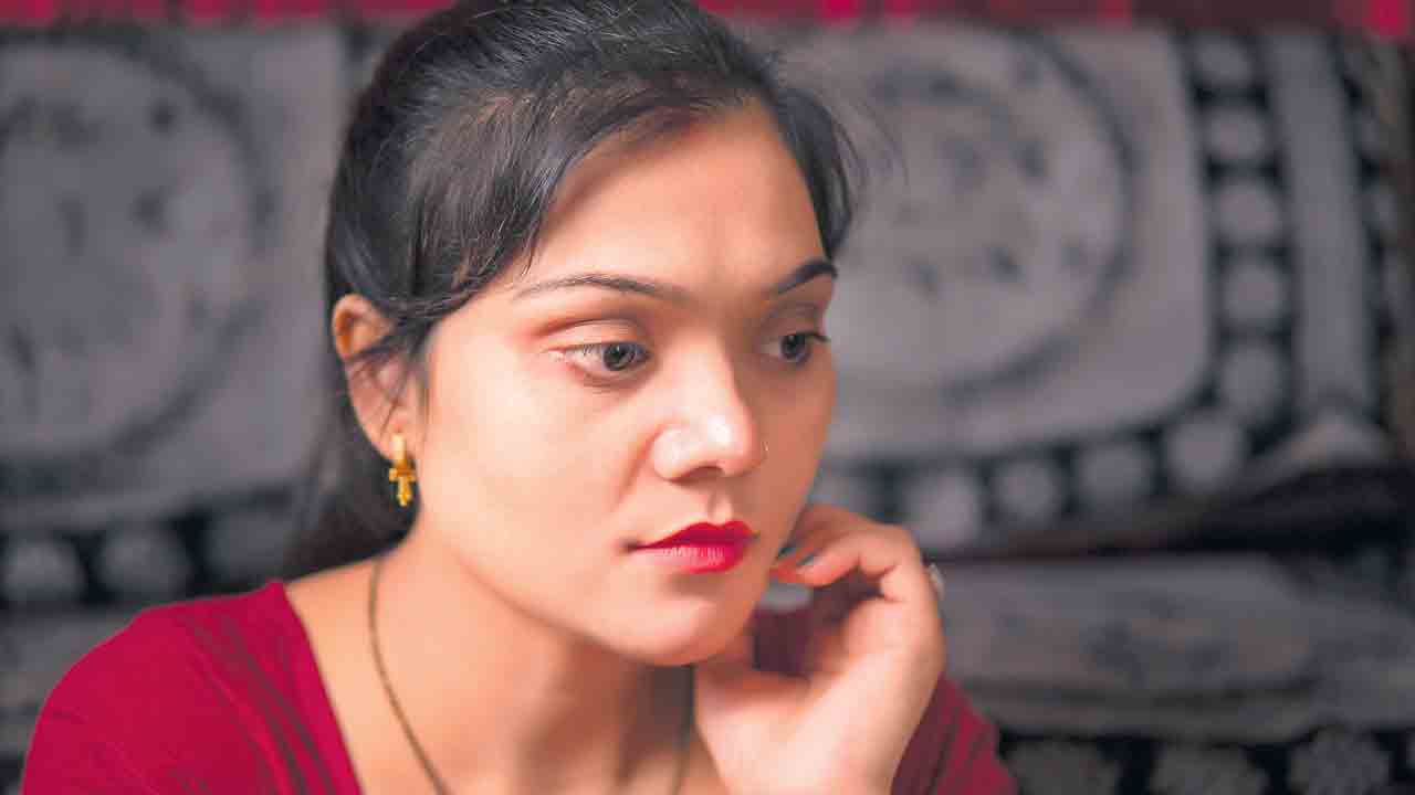 ఆమెపై అడుగడుగునా వివక్ష