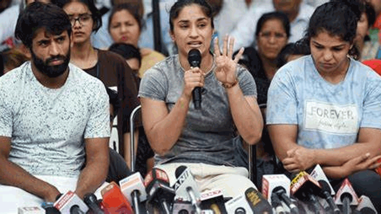 Wrestlers | ఇకపై రోడ్డెక్కబోం.. కోర్టులో తేల్చుకుంటాం : రెజ్లర్ల కీలక నిర్ణయం