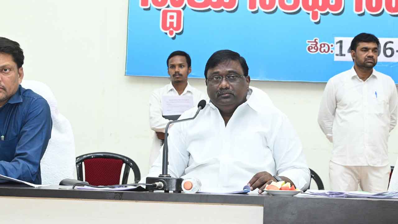 పాఠశాలలను పరిశుభ్రంగా ఉంచాలి