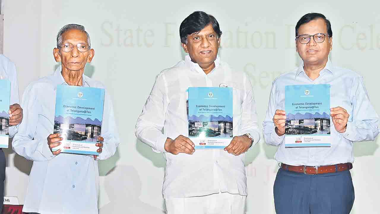 Hanumantha Rao |  తెలంగాణ ఆర్థికం దేశానికే ఆదర్శం.. ప్రముఖ ఆర్థిక నిపుణుడు హనుమంతరావు ప్రశంస