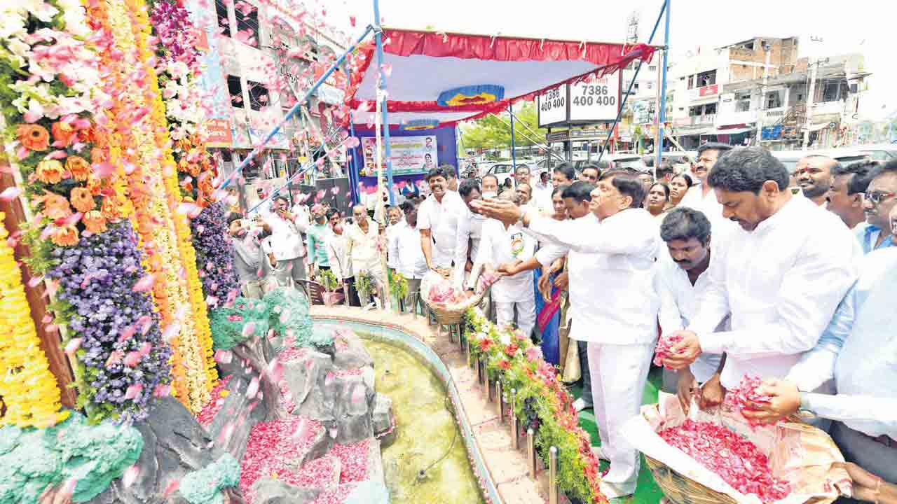 అమరుల త్యాగం వెలకట్టలేనిది