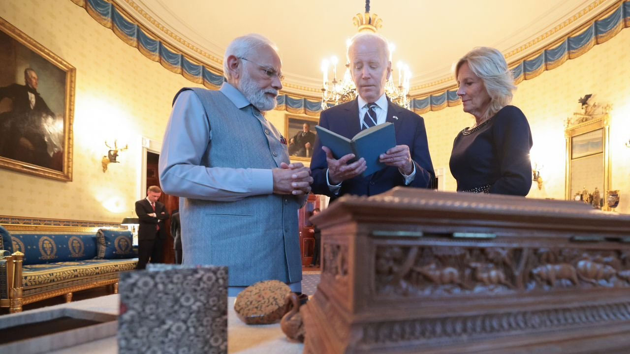 PM Modi: బైడెన్‌కు ఉప‌నిష‌త్తుల‌ పుస్త‌కాన్ని గిఫ్ట్ ఇచ్చిన‌ మోదీ