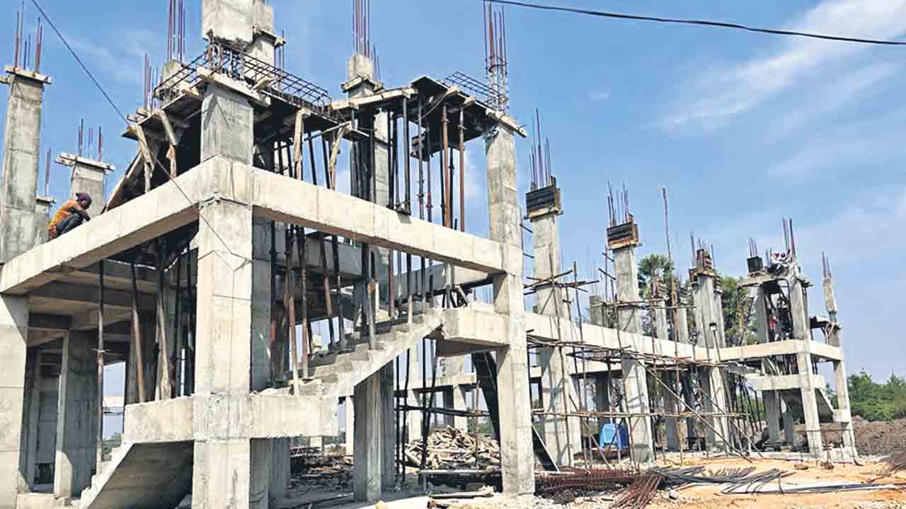 చకచకా మోడల్‌ మార్కెట్‌ నిర్మాణం