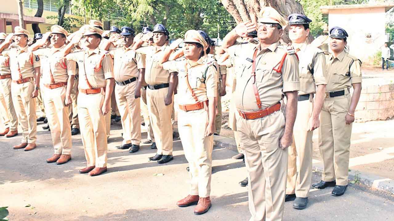 ఘనంగా రాష్ట్ర అవతరణ దశాబ్ది వేడుకలు