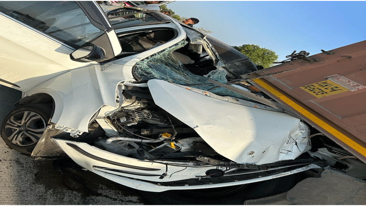 Road Accident | కారును ఢీకొన్న కంటైన‌ర్ వాహ‌నం : ఇద్ద‌రు మృతి