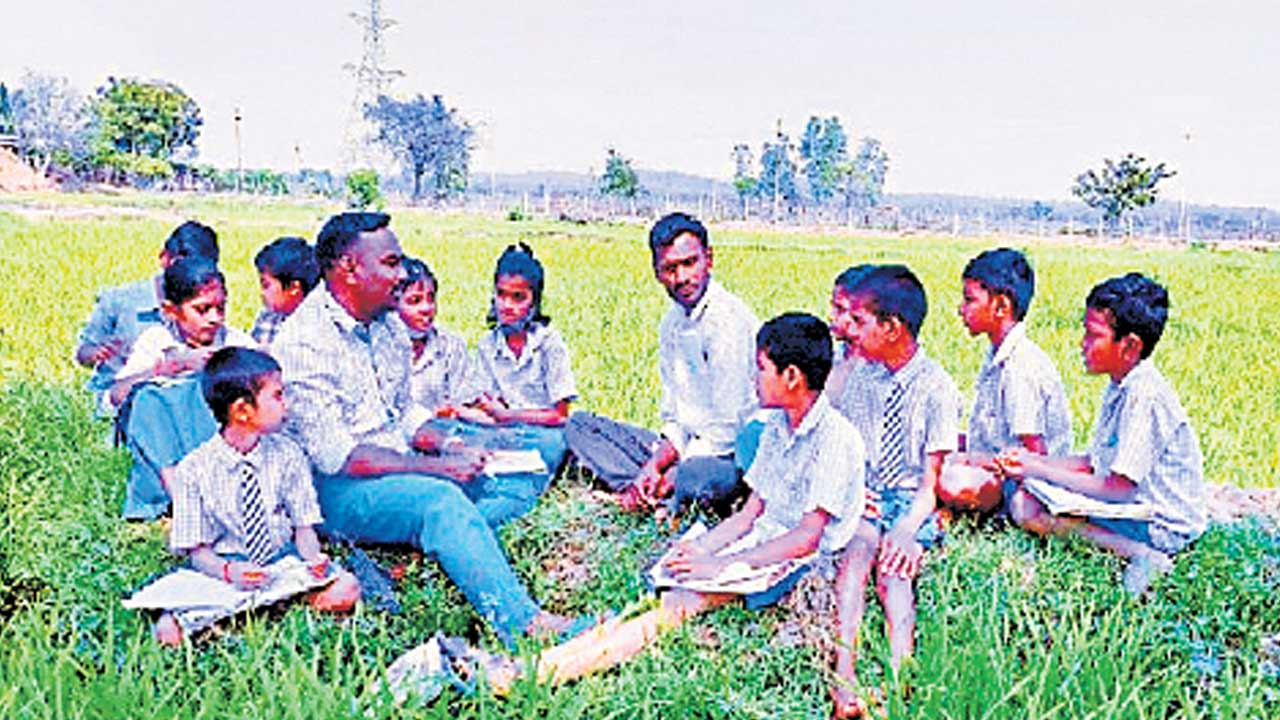 No Bag Day |  నాలుగో శనివారం బ్యాగ్‌లేస్‌ డే.. రోజంతా యాక్టివిటీస్‌ బేస్డ్‌ లెర్నింగ్‌