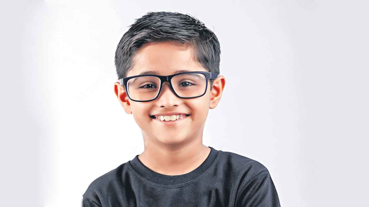ఎనిమిదేండ్లకే కళ్లజోడా?