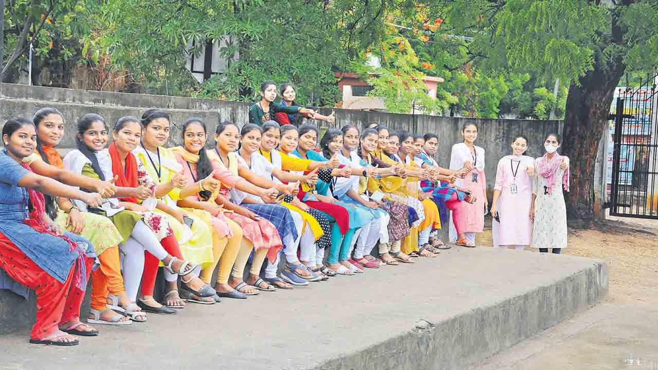 ఎడ్యుకేషనల్‌ హబ్‌గా ఉమ్మడి జిల్లా