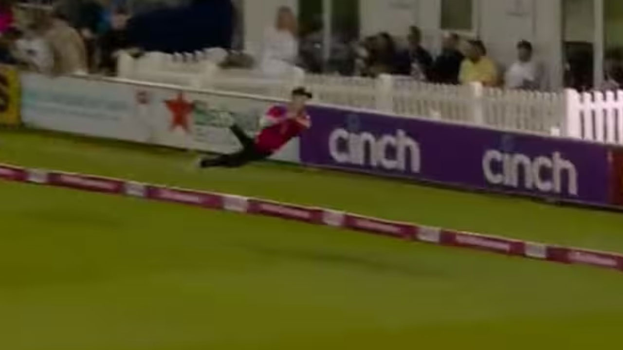 Brad Currie: స్ట‌న్నింగ్ క్యాచ్ ప‌ట్టిన ఇంగ్లీష్ క్రికెట‌ర్‌.. వీడియో