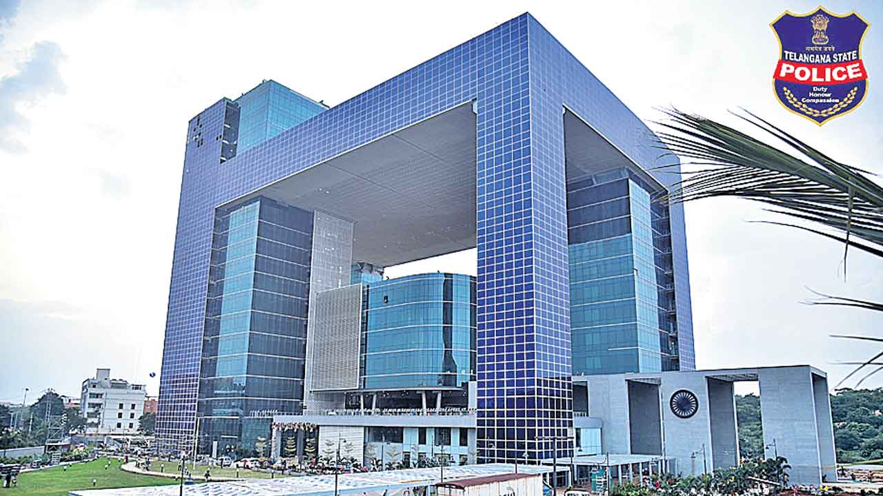 Mahender Reddy |   | మన పోలీస్‌ దేశంలోనే భేష్‌.. పదేండ్లలో సురక్షిత తెలంగాణ ఆవిష్కృతం: మాజీ డీజీపీ మహేందర్‌రెడ్డి