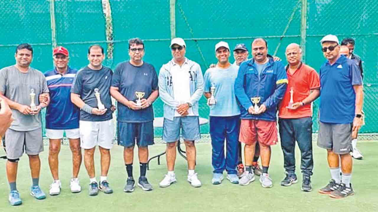 టెన్నిస్‌ విజేతలు దీపక్‌-విజయ్‌