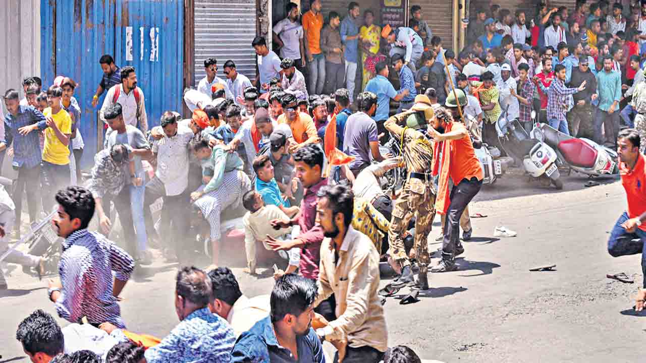 Maharashtra |  పేర్ల మార్పే కారణమా.. 3 నెలల్లో మహారాష్ట్రలోని 8 పట్టణాల్లో మత కలహాలు