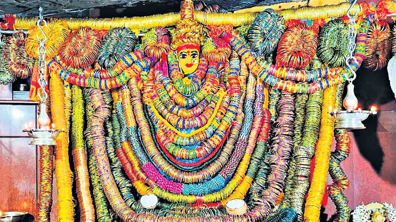 ఆషాఢ వైభవం..