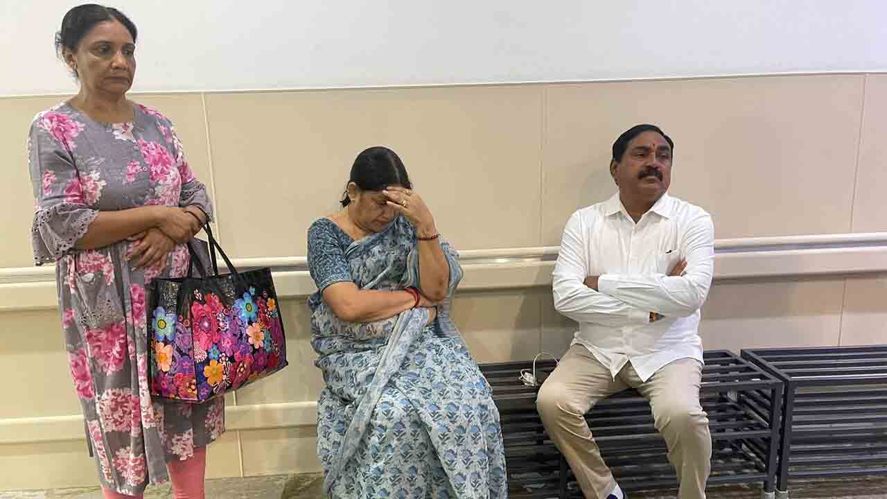 Minister Errabelli Dayakar Rao | ఆప్తమిత్రుడిని కోల్పోయా.. కొత్తకోట మృతిపట్ల మంత్రి ఎర్రబెల్లి కంటతడి