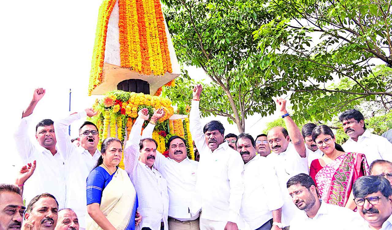 త్యాగాల పునాదులపై సగర్వంగా తెలంగాణ