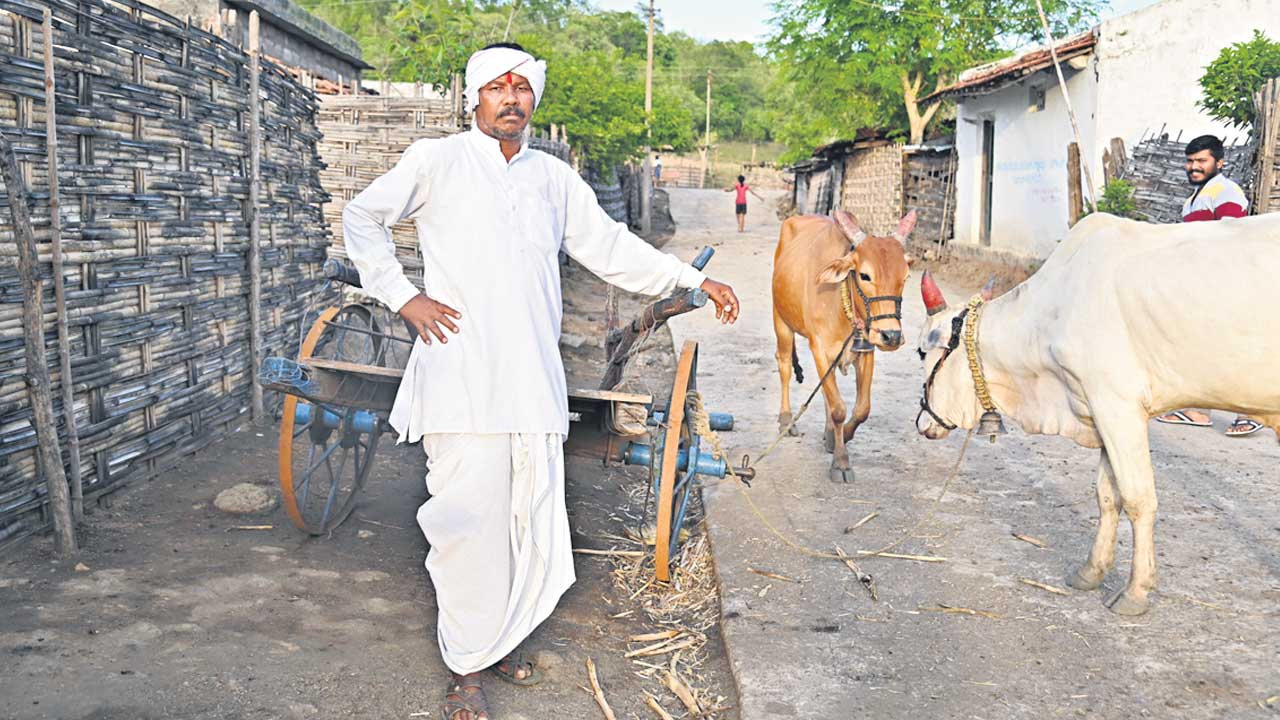 CM KCR |  కేసీఆర్‌లో మా తాతను చూస్తున్నం.. పోడు పంపిణీతో కుమ్రంభీం కల నెరవేరింది: సోనేరావు