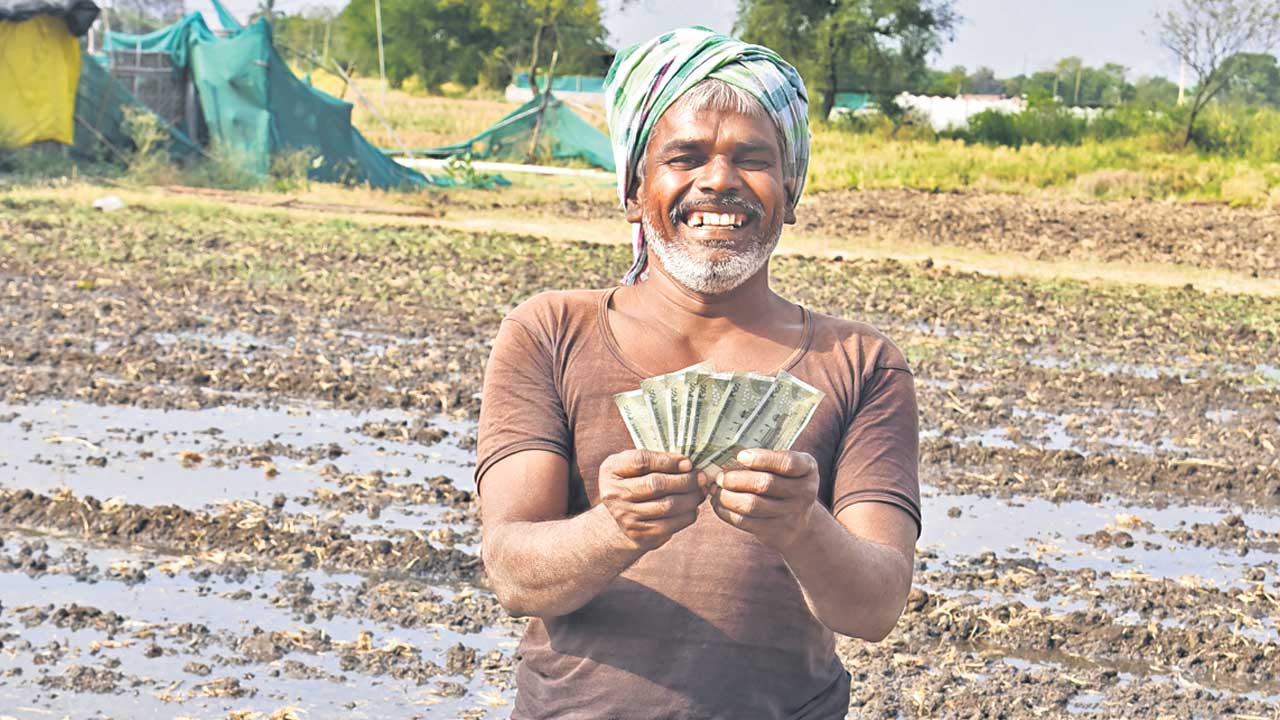 సాయం.. సంబురం