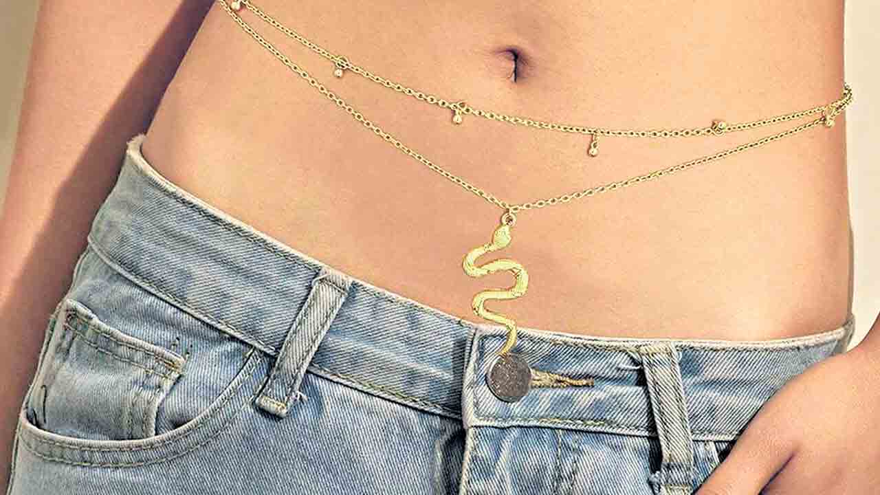 నాజూకు నడుముకు.. నాగ బంధం