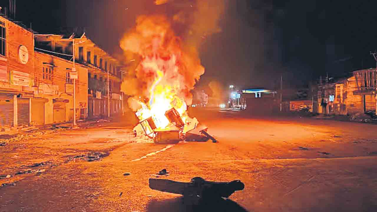 చేతులెత్తేసిన బీరేన్ సింగి