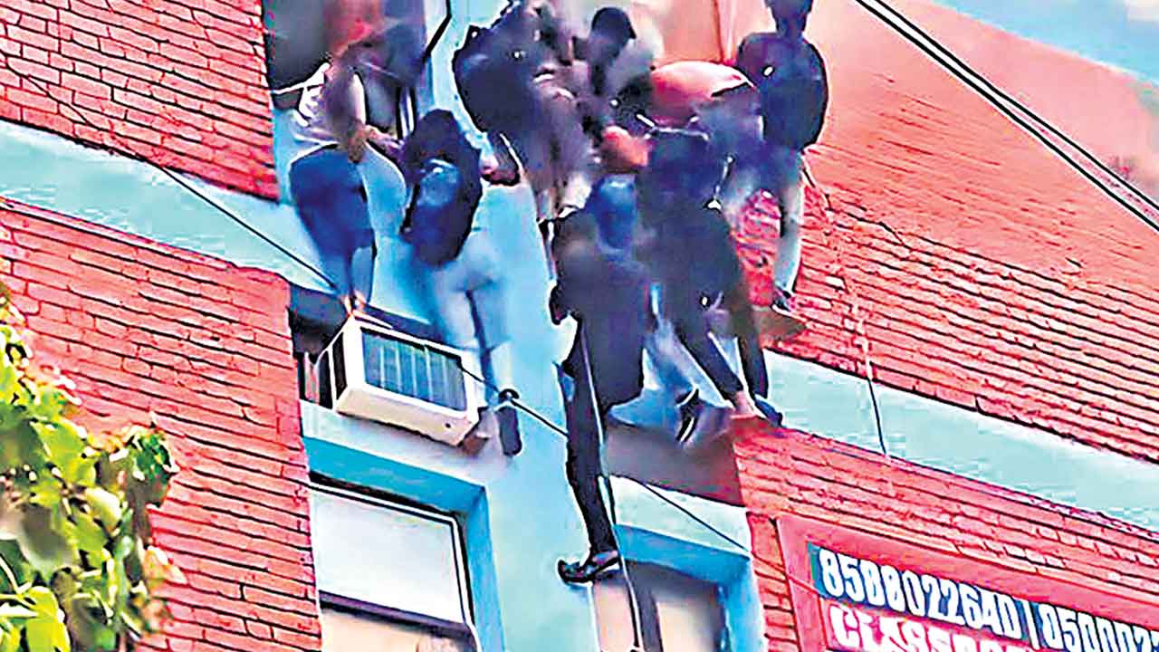 గాలిలో ప్రాణాలు