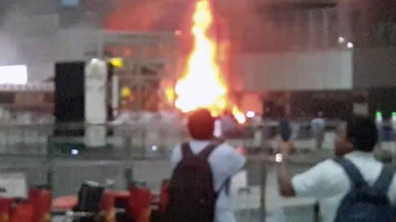 కోల్‌కతా ఎయిర్‌పోర్టులో అగ్ని ప్రమాదం