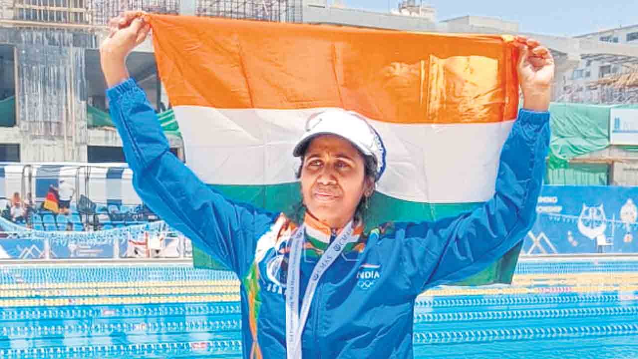 విక్టోరియాకు రజతం