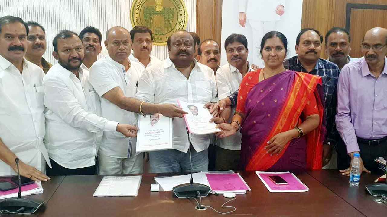 సమ్మె విరమించిన రేషన్‌ డీలర్లు