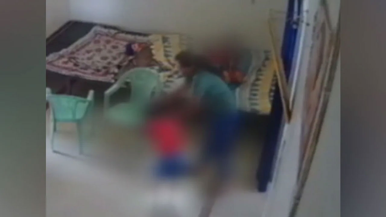 Chhattisgarh | అనాథ చిన్నారుల‌ను చిత‌క్కొట్టిన మ‌హిళా ఆఫీస‌ర్.. కలెక్ట‌ర్ సీరియ‌స్