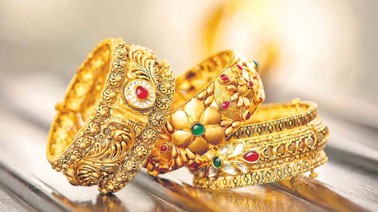 Gold | బంగారం అంటే ఇష్టమని ఎంత పడితే అంత కొంటున్నారా? ఇంతకంటే ఎక్కువ ఇంట్లో ఉంటే ఐటీ అధికారులు పట్టుకెళ్తారు జాగ్రత్త!