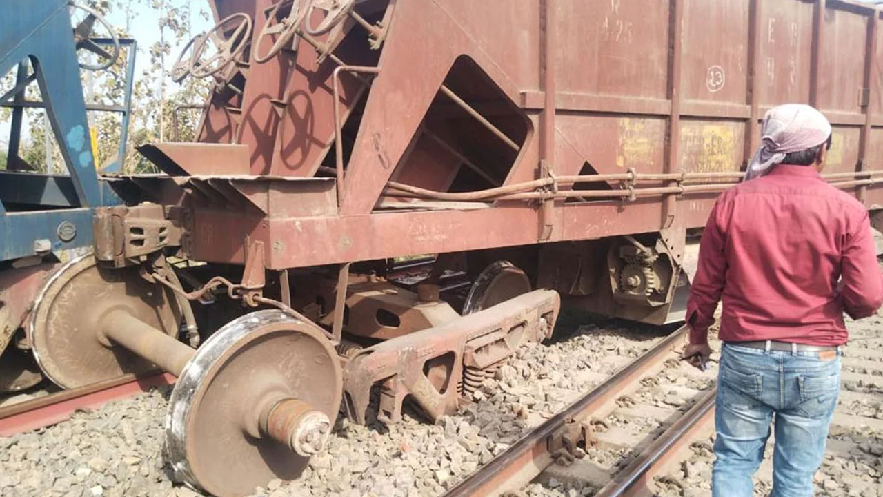 Odisha | ఒడిశాలో మ‌రో ప్ర‌మాదం.. ప‌ట్టాలు త‌ప్పిన గూడ్స్ రైలు