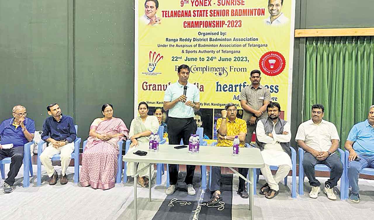 సీనియర్‌ బ్యాడ్మింటన్‌ టోర్నీ షురూ