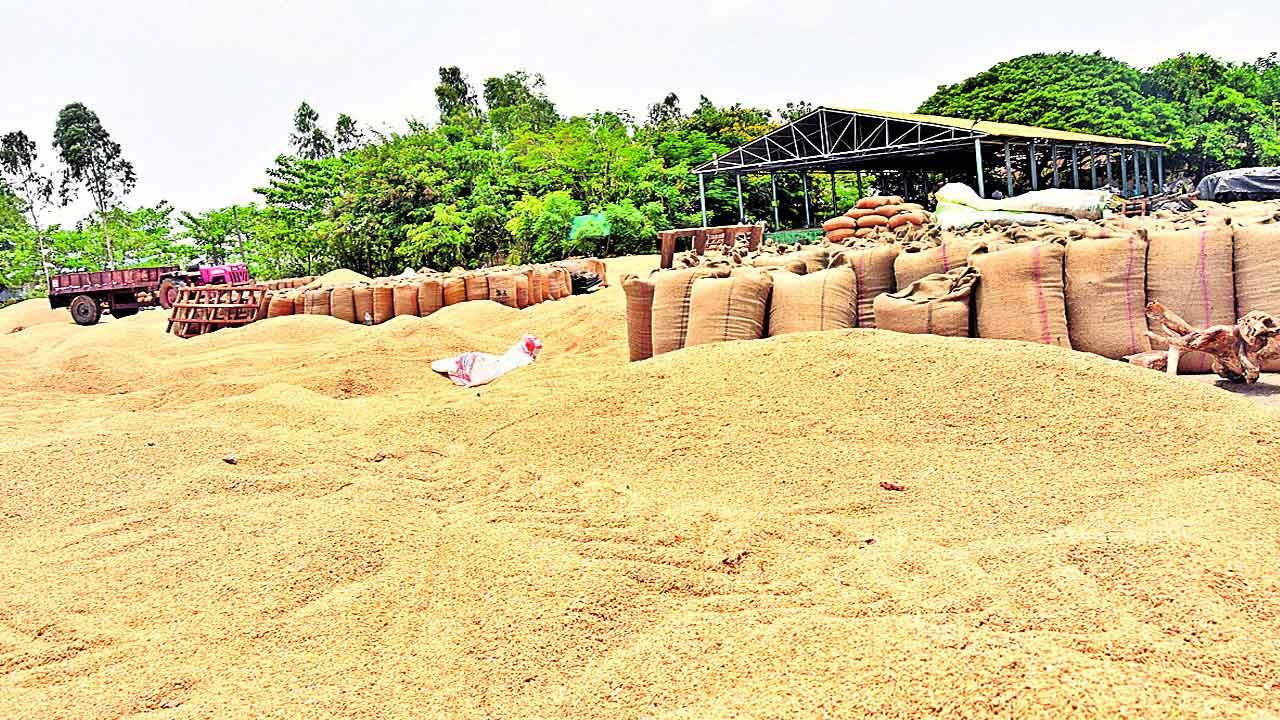 రికార్డు కొనుగోళ్లు