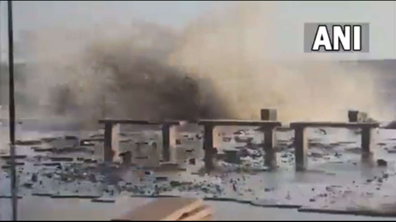 Biparjoy Cyclone: గుజ‌రాత్ తీరం దిశ‌గా బిప‌ర్‌జాయ్‌.. తీత‌ల్ బీచ్ మూసివేత