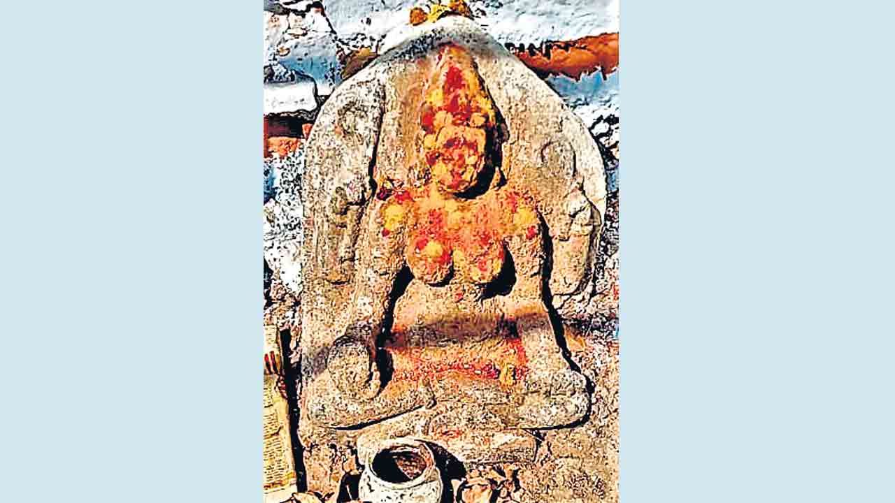కొండపాకలో పురాతన సరస్వతీ విగ్రహం
