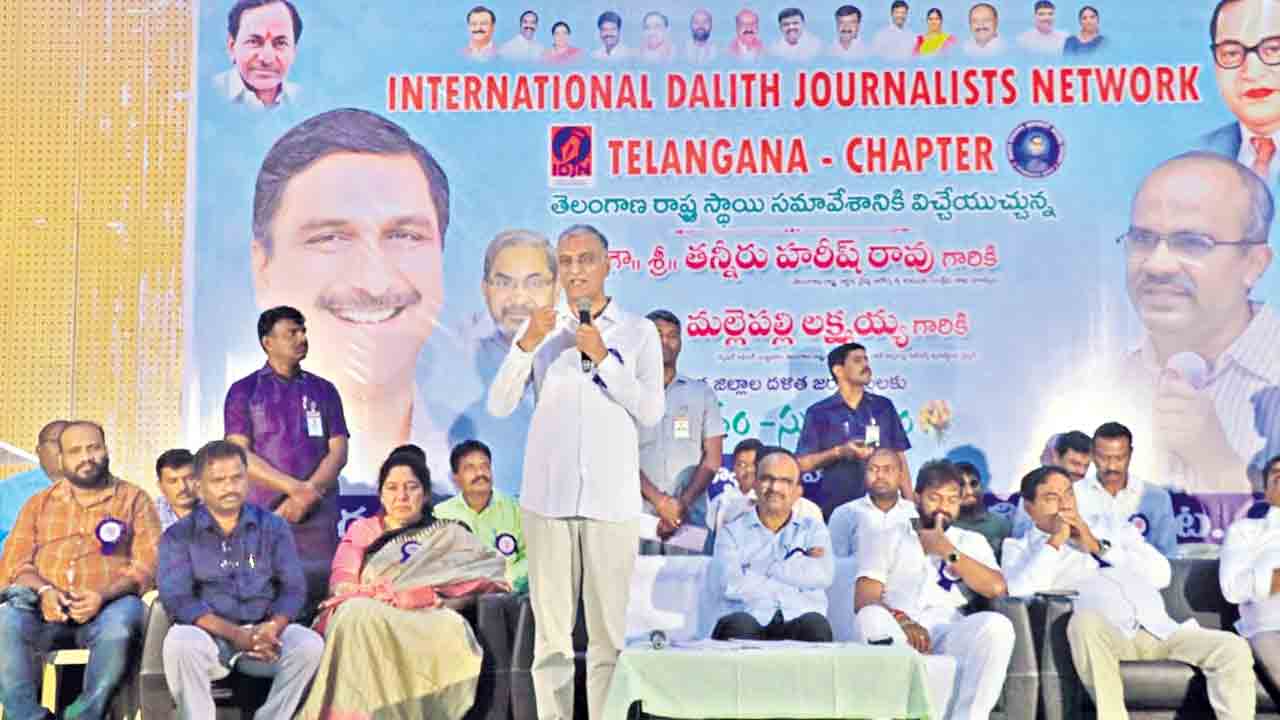 ప్రజలను చైతన్యం చేయడంలో జర్నలిస్టుల పాత్ర గొప్పది