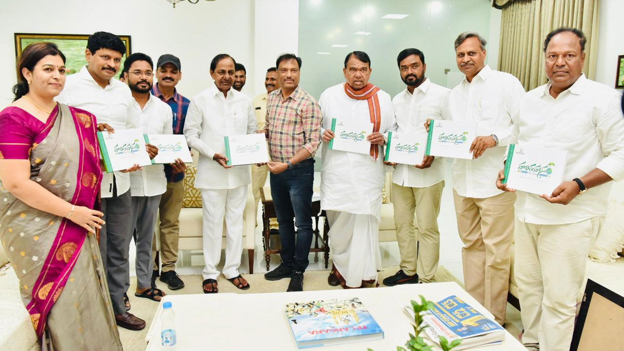 Harithahasam | ‘హరితహాసం’ కార్టూన్ సంకలనాన్ని విడుదల చేసిన ముఖ్యమంత్రి కేసీఆర్