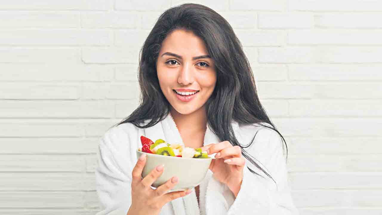 బరువు తగ్గేందుకు క్రాష్‌ డైట్‌ ఎంచుకుంటున్నారా.. ఈ విషయాలు తెలుసుకోవాల్సిందే !