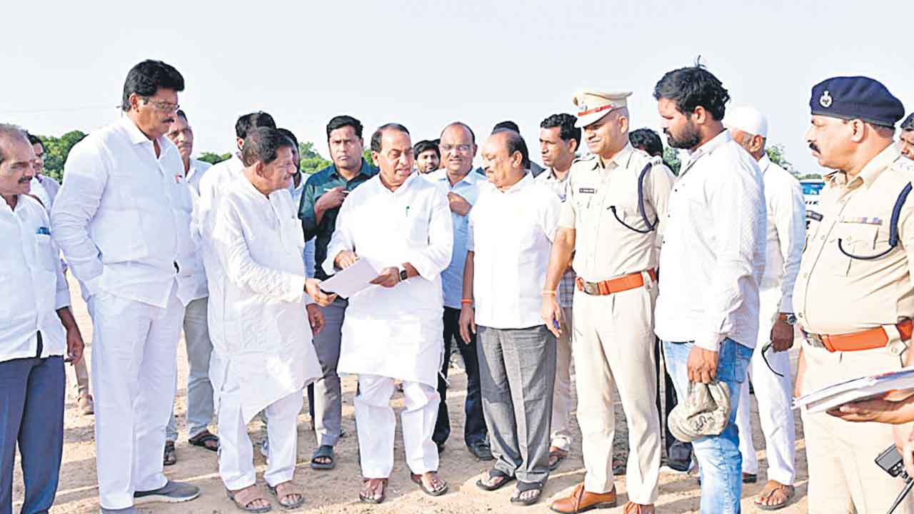 సమీకృత కలెక్టరేట్తో పాలన సులభం