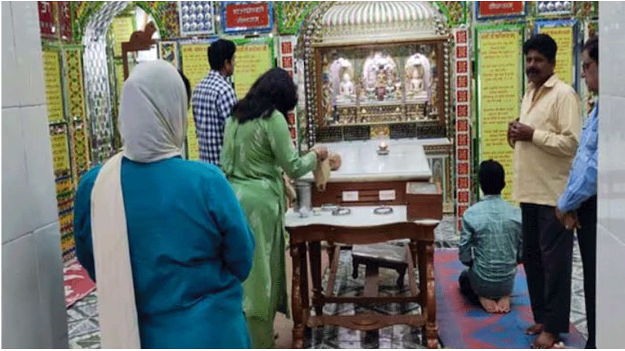 Jain temple | మినీ స్క‌ర్ట్స్‌, షార్ట్స్ ధ‌రించిన భ‌క్తుల‌కు ఆ టెంపుల్‌లో నో ఎంట్రీ