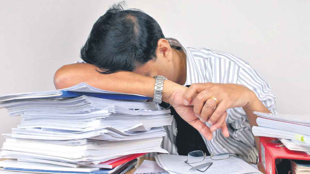 Unemployment |  దేశంలో పెరిగిపోతున్న నిరుద్యోగిత రేటు.. 10 లక్షల పోస్టులు ఖాళీగా ఉన్నా భర్తీ చేయని కేంద్రం