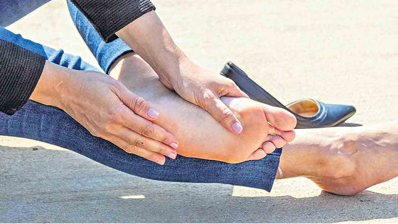 మడమ తిప్పని.. మహా సమస్య!