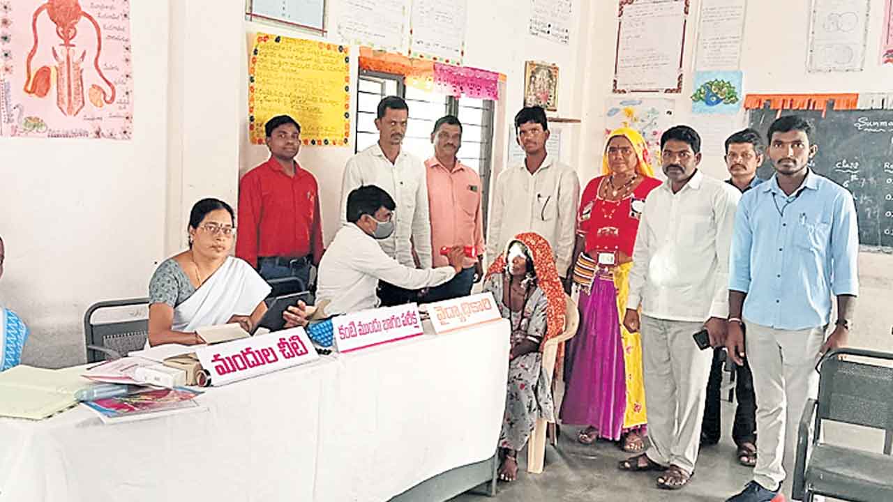 వెలుగునిచ్చేలా…