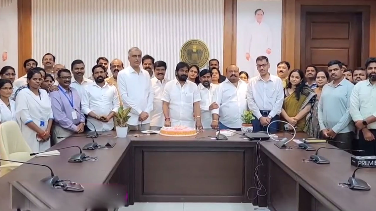 Kanti Velugu | కంటి వెలుగు@ 100 రోజులు.. స‌చివాల‌యంలో కేక్ క‌ట్ చేసిన మంత్రులు