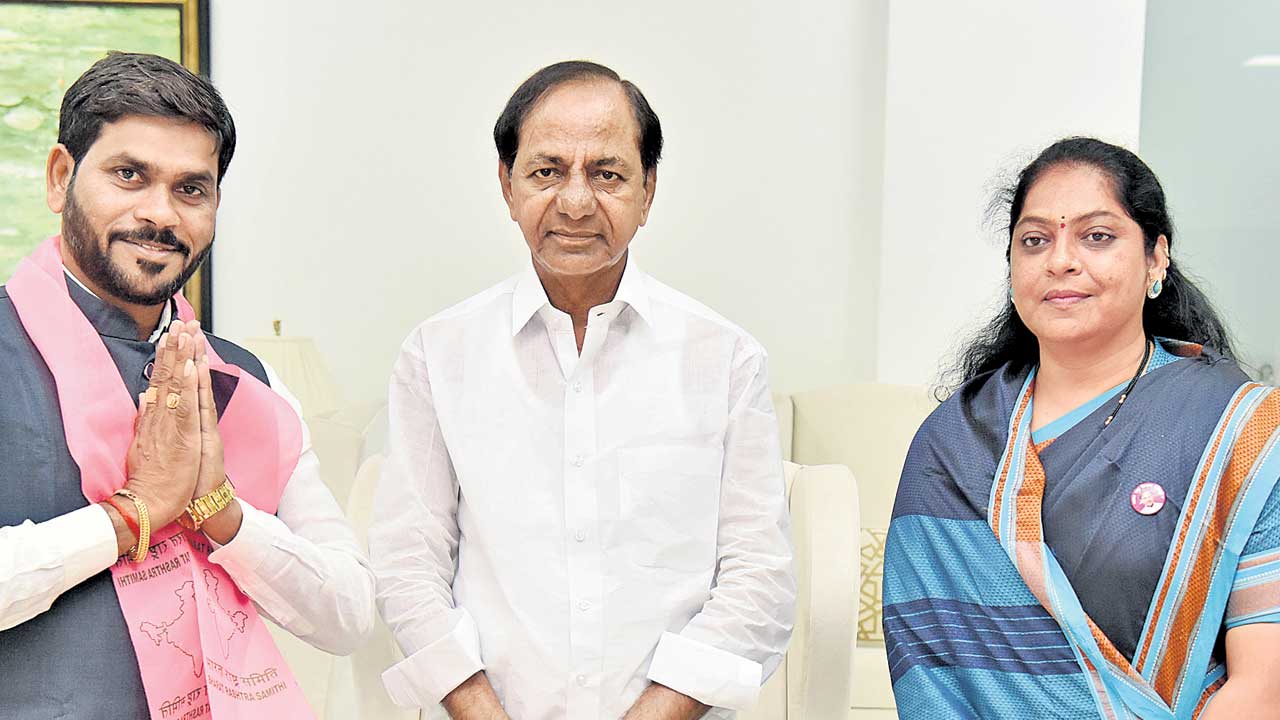 బీజేపీ, సేన నేతల చేరిక