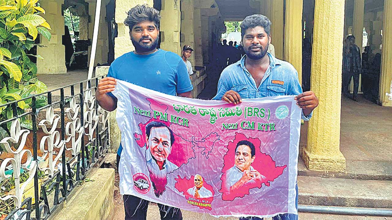 KCR | కేసీఆర్‌ ప్రధాని కావాలని తిరుమల యాత్ర.. కాలినడకన వెళ్లి శ్రీవారిని దర్శించుకొన్న కుమ్రం భీం జిల్లా యువకుడు
