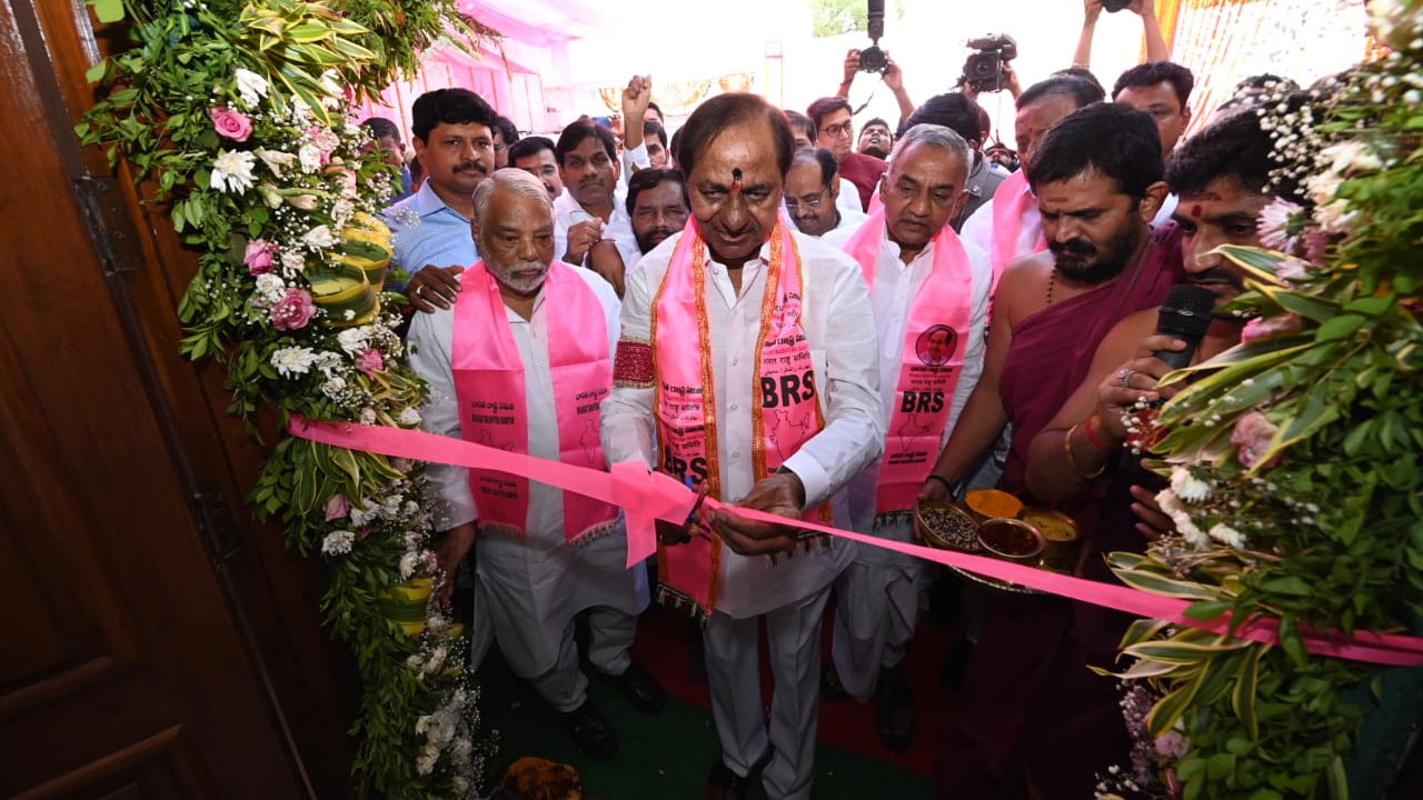 CM KCR | నాగ్‌పూర్‌లో బీఆర్ఎస్ పార్టీ కార్యాల‌యాన్ని ప్రారంభించిన సీఎం కేసీఆర్