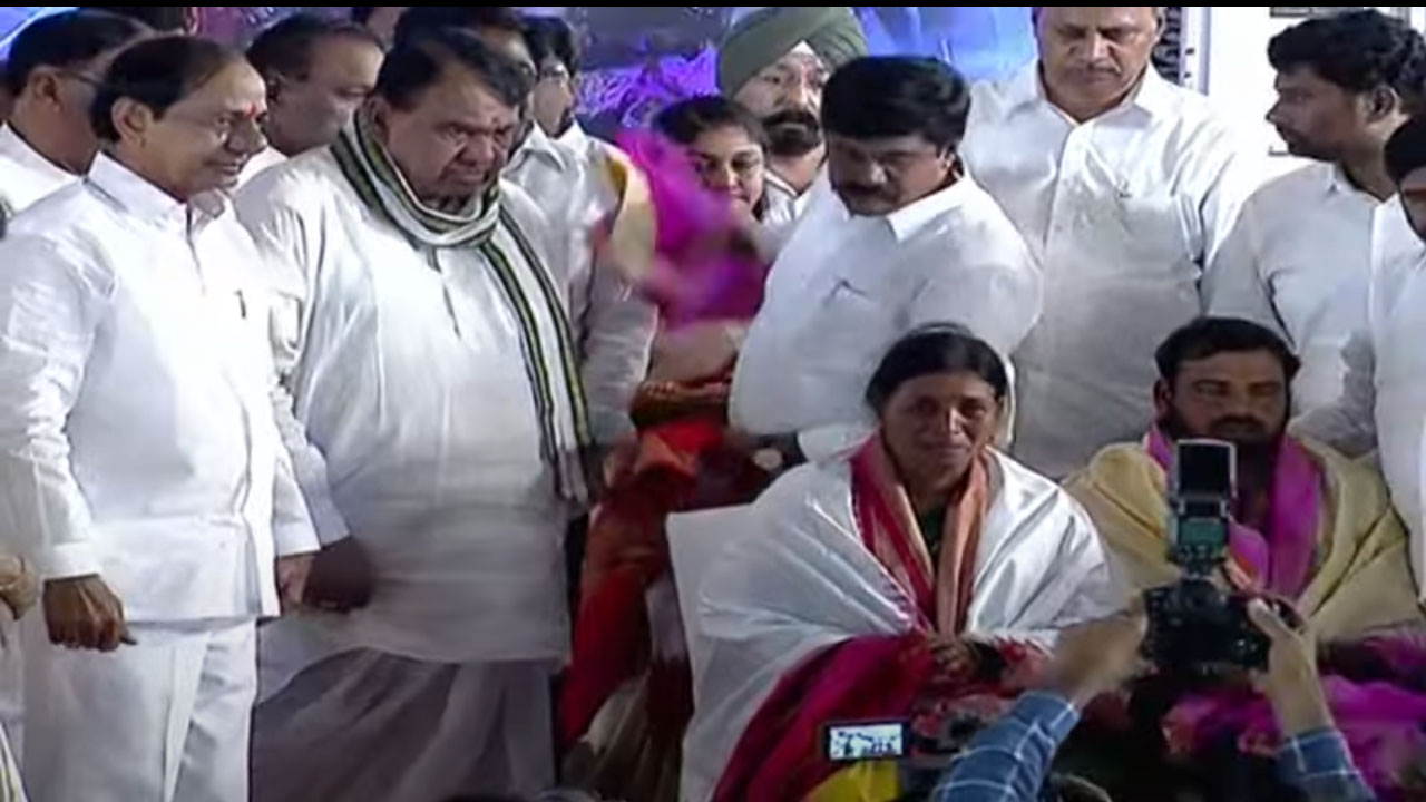 Telangana Martyrs | క‌న్నీటి సాక్షిగా.. అమ‌రుల కుటుంబాల‌కు ఘ‌నంగా స‌న్మానం