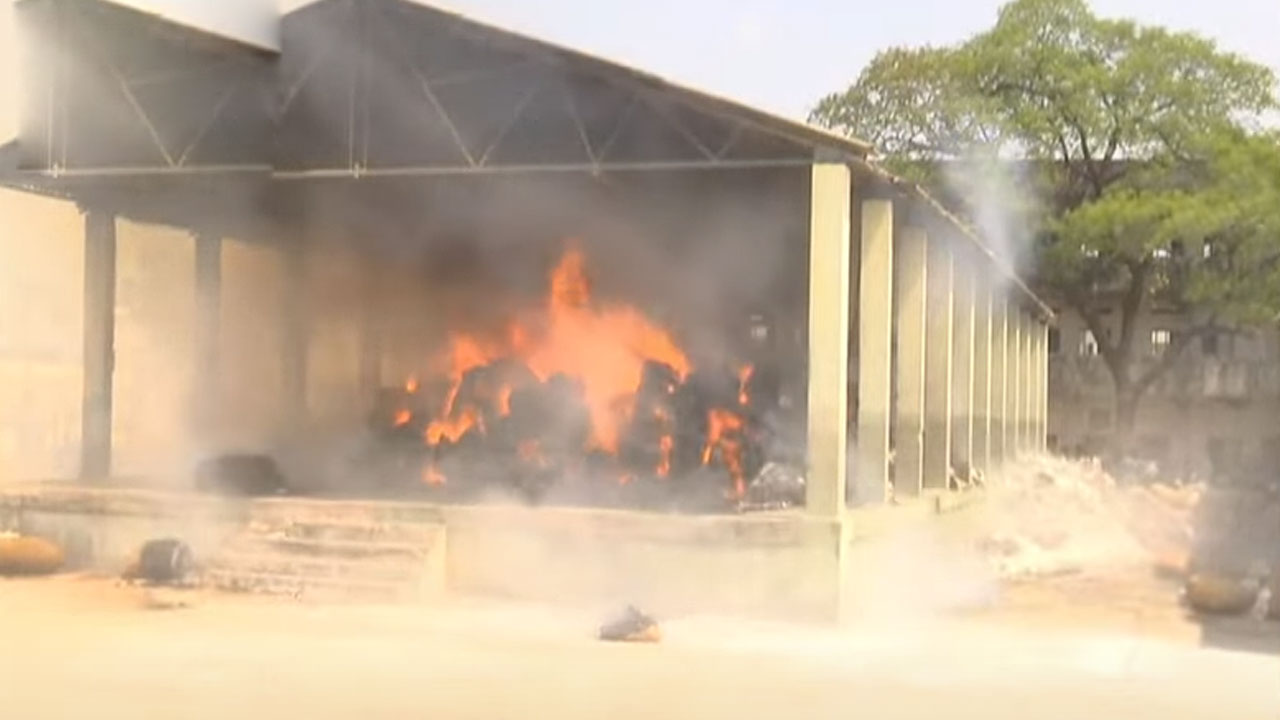 Khammam | ఖ‌మ్మం ప‌త్తి మార్కెట్‌లో భారీ అగ్నిప్ర‌మాదం